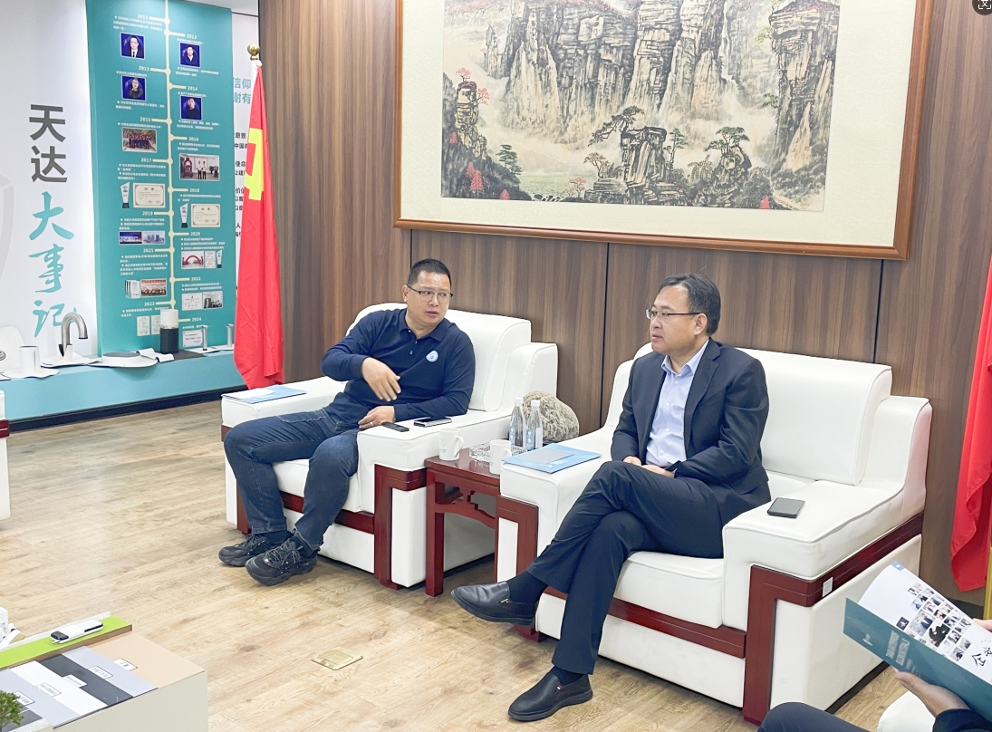 輝縣市市委常委、統戰部部長閆仁強一行蒞臨天達集團考察指導